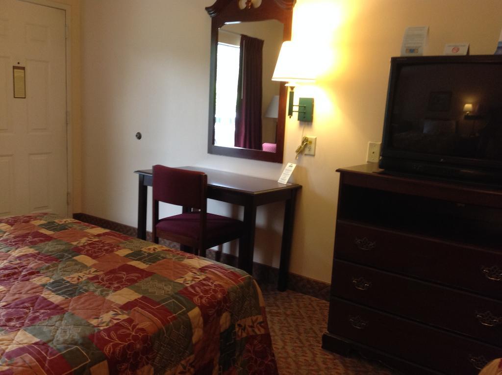 Days Inn - Chapel Hill Kültér fotó