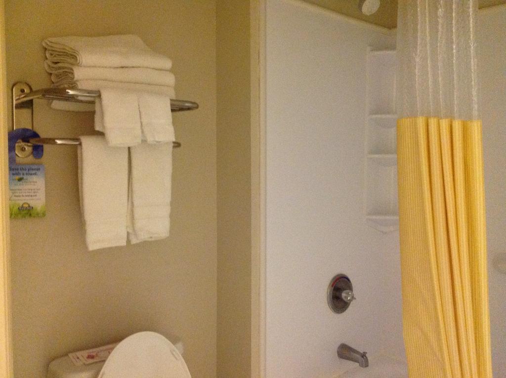 Days Inn - Chapel Hill Kültér fotó