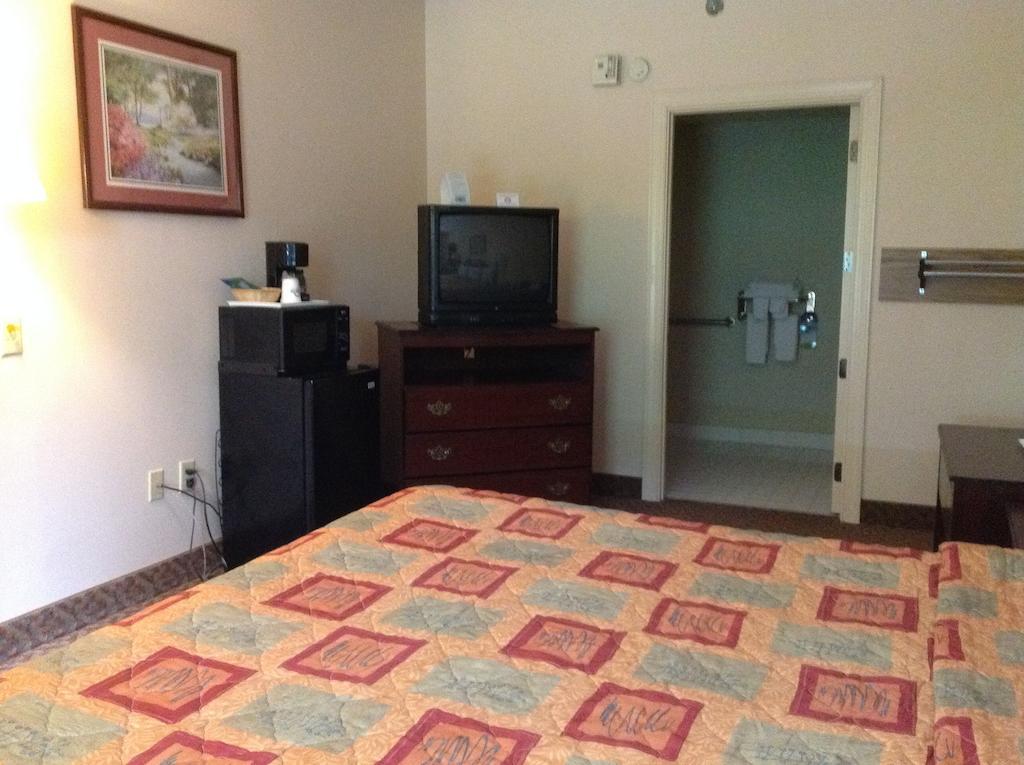 Days Inn - Chapel Hill Kültér fotó
