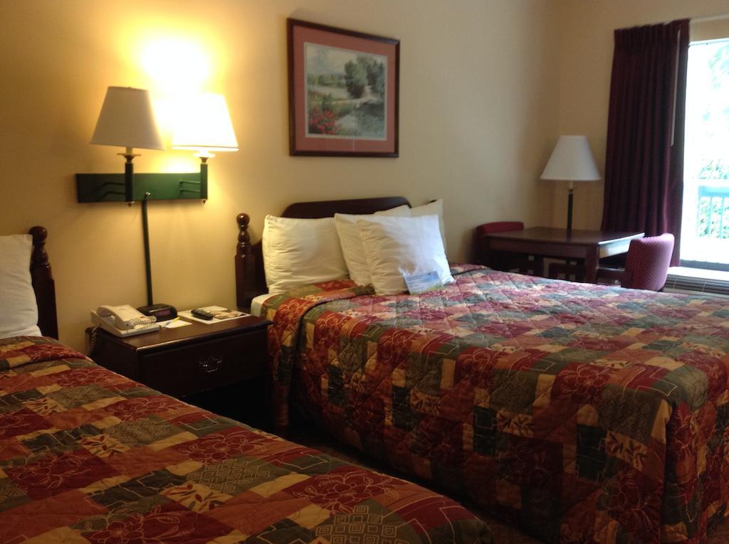 Days Inn - Chapel Hill Kültér fotó