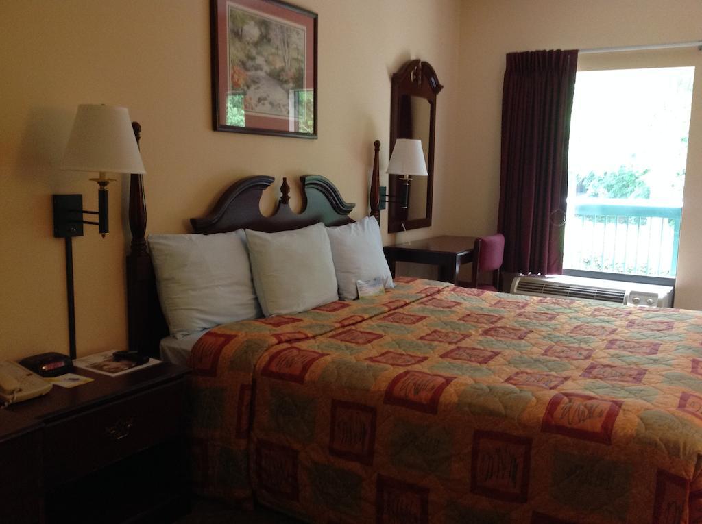 Days Inn - Chapel Hill Kültér fotó