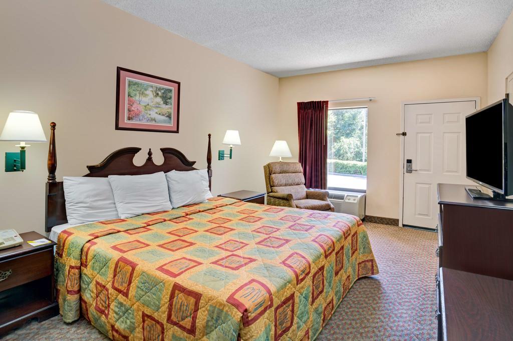 Days Inn - Chapel Hill Kültér fotó