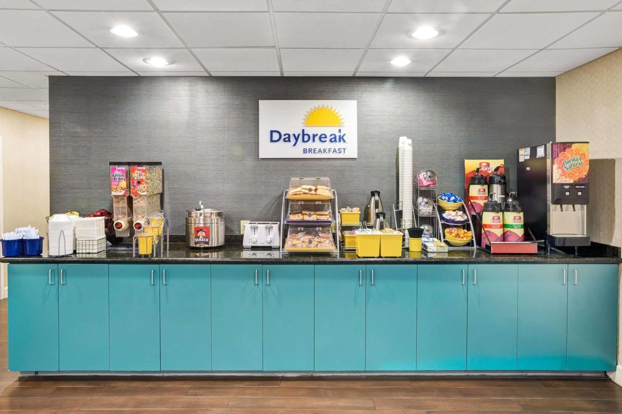 Days Inn - Chapel Hill Kültér fotó