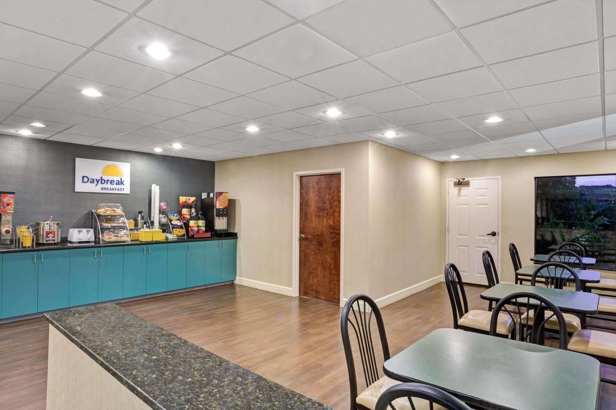 Days Inn - Chapel Hill Kültér fotó