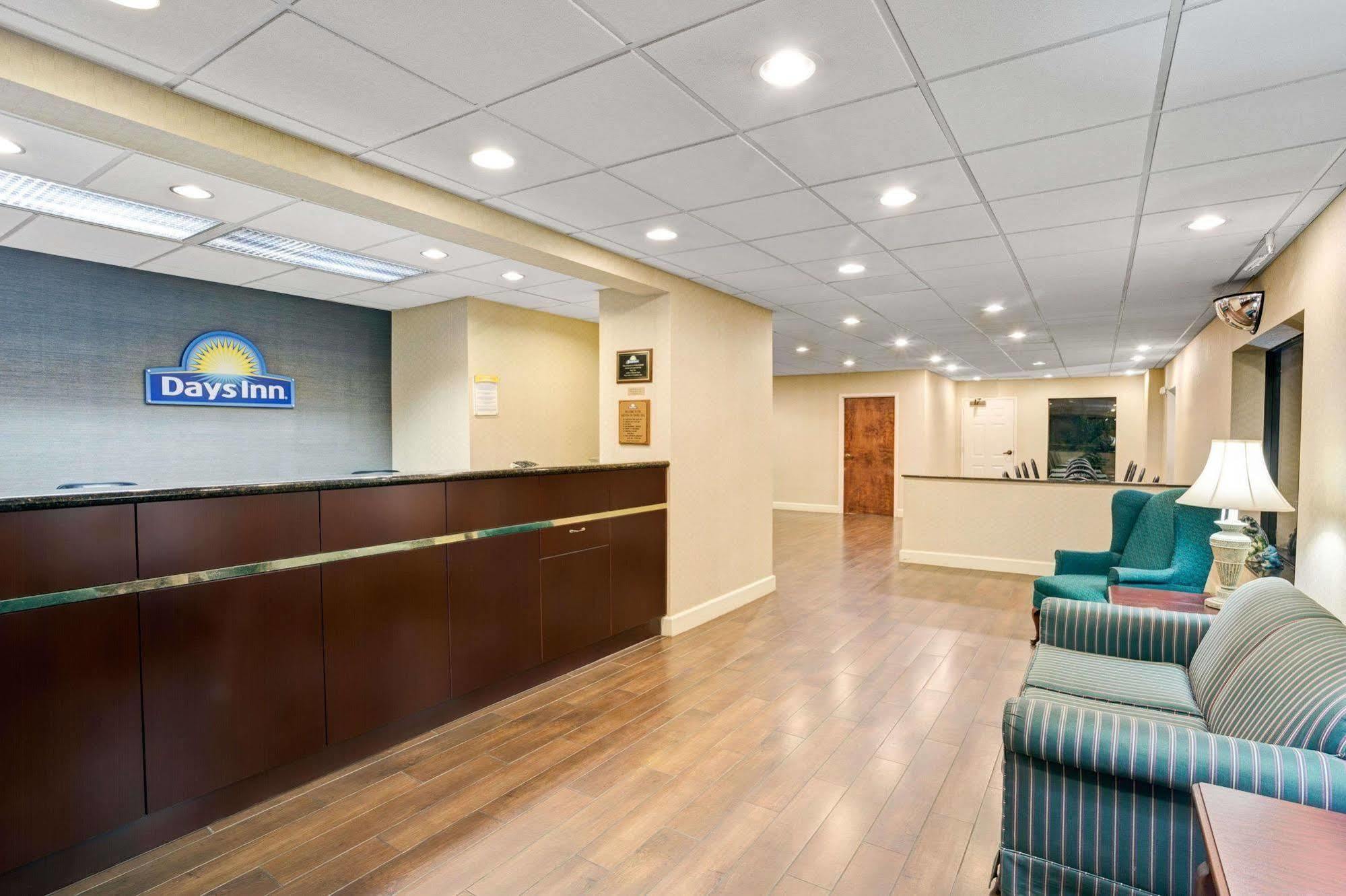 Days Inn - Chapel Hill Kültér fotó